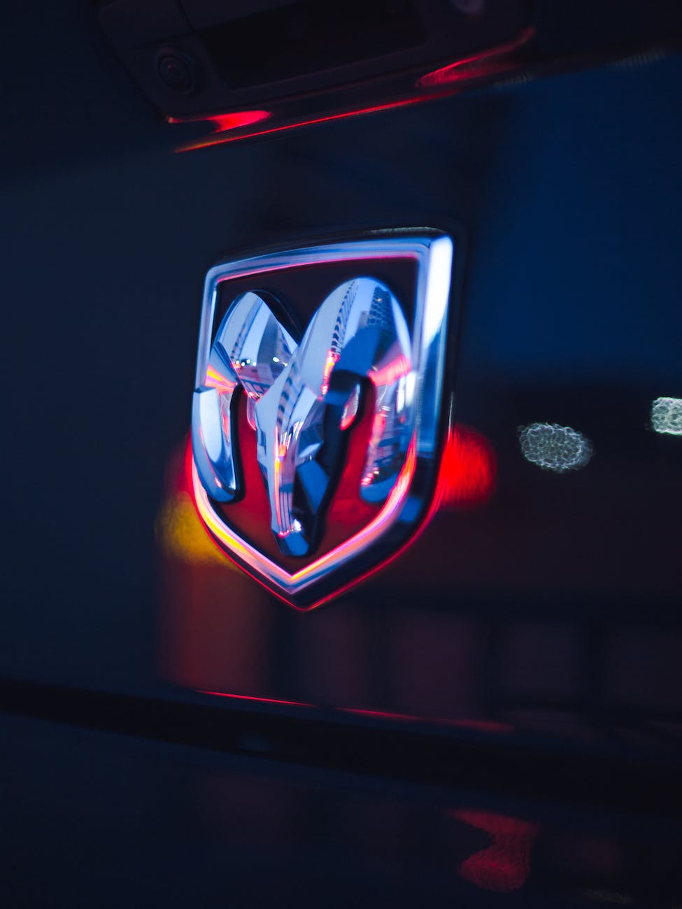 close up photo of dodge emblem